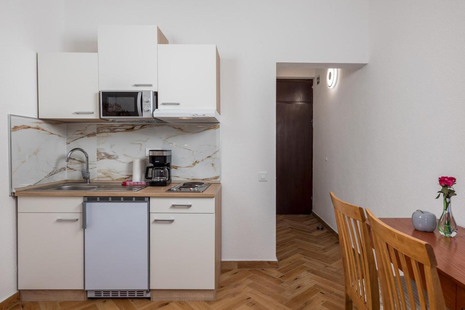 Apartments Jadranka オミサリ エクステリア 写真