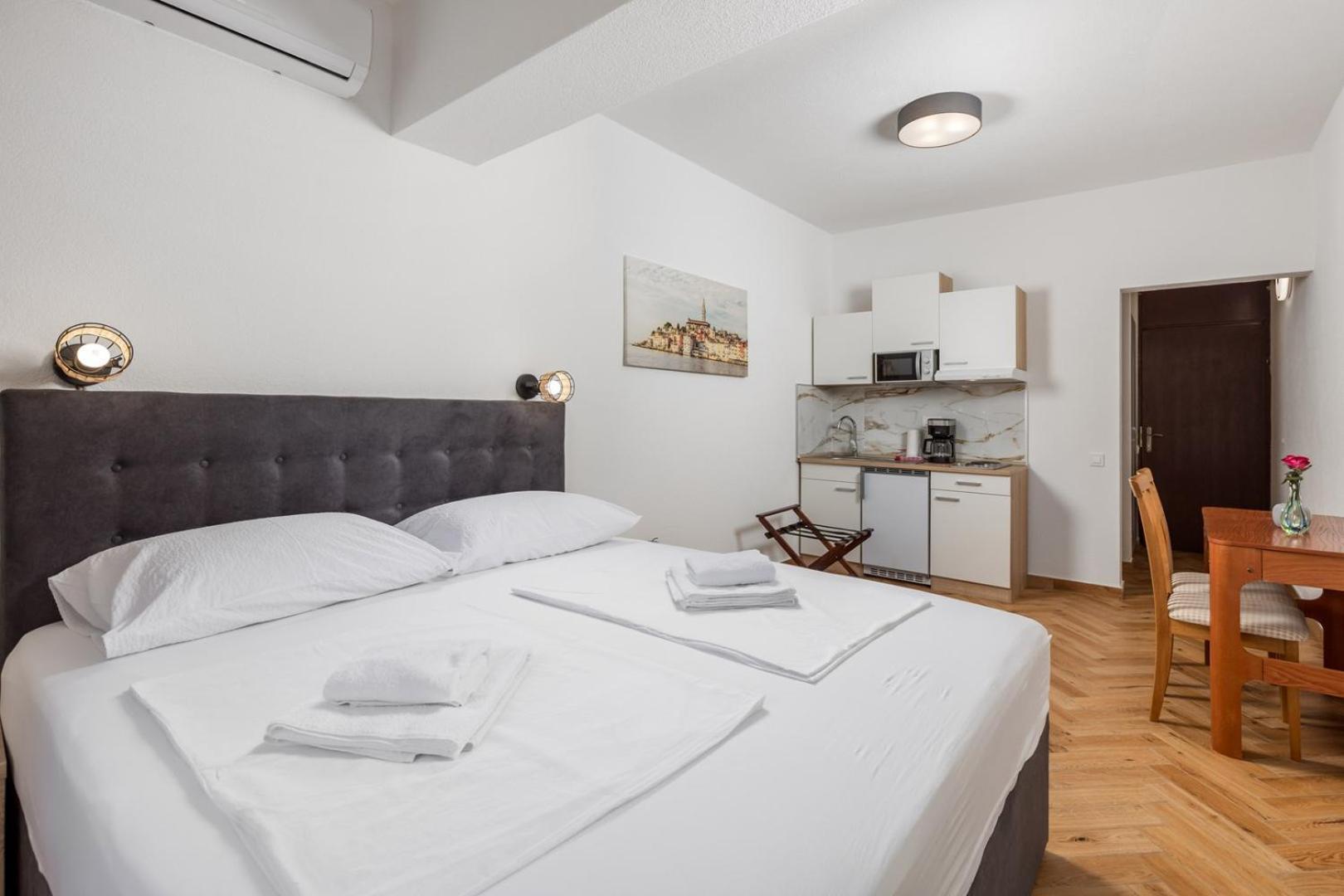 Apartments Jadranka オミサリ エクステリア 写真